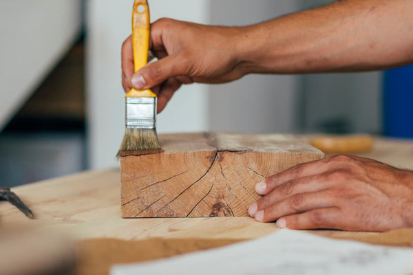 Comment choisir les meilleurs produits d'entretien pour vos objets en bois massif ?