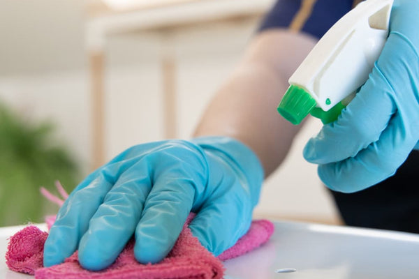 Comment entretenir et nettoyer une porte en papier toilette pour la faire durer plus longtemps