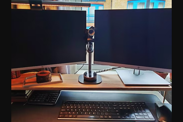 Support écran en bois pour un bureau contemporain